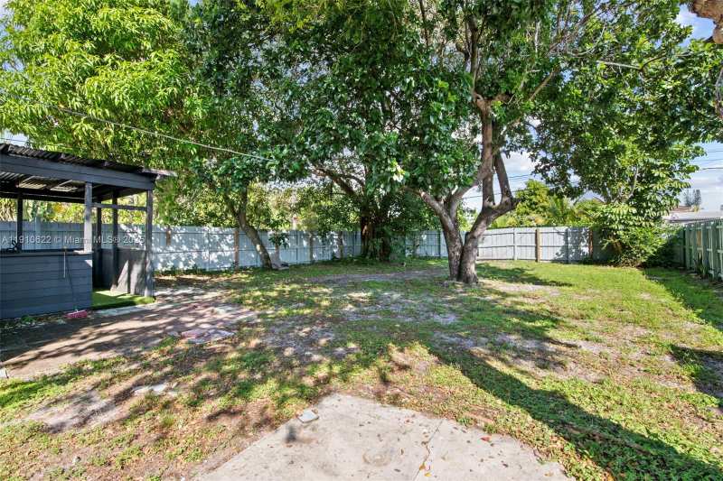 2227 Cleveland St, Hollywood FL 33020