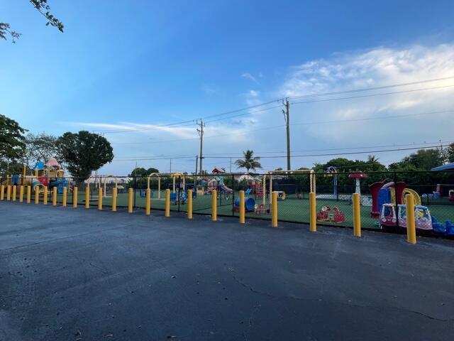 4480 S Tiffany Drive, Mangonia Park FL 33407