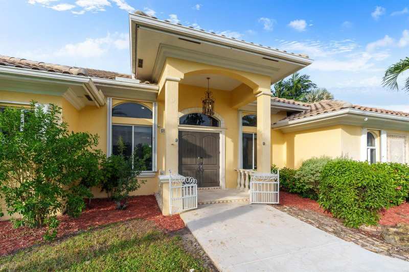 5973 SW 54th Court, Davie FL 33314