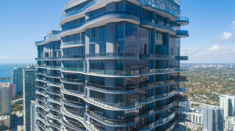 1000 Brickell Plz, Miami FL 33131