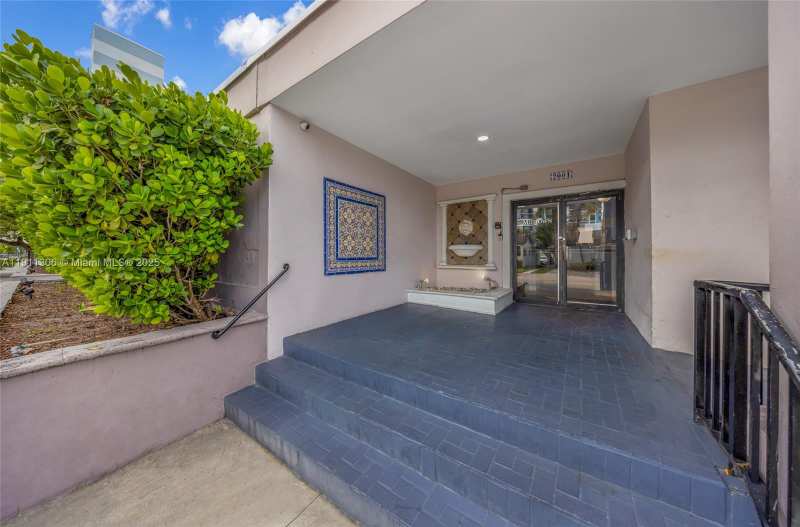2001 Polk St, Hollywood FL 33020