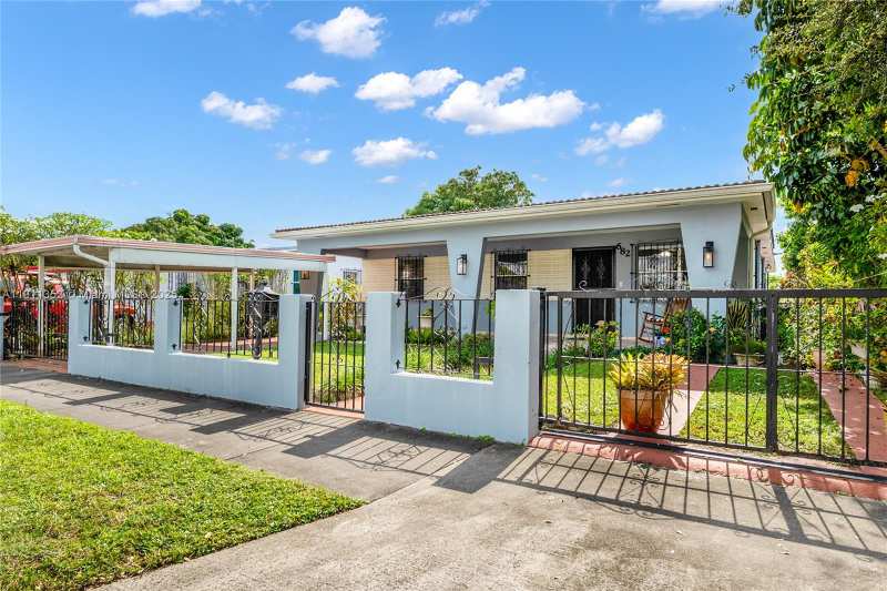 682 W 37th St, Hialeah FL 33012