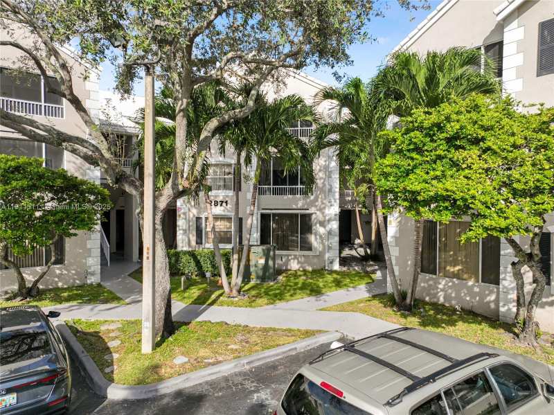 2871 N Oakland Forest Dr # 210, Oakland Park FL 33309