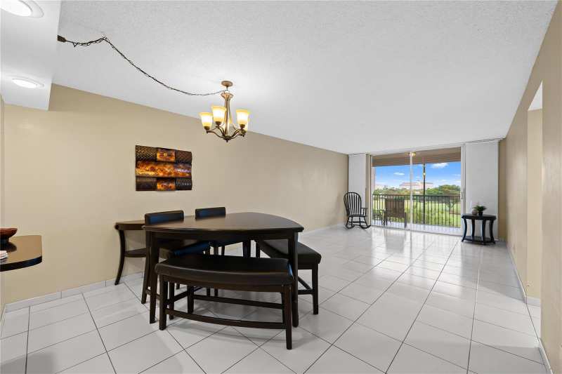 3300 W Rolling Hills Circle # 610, Davie FL 33328