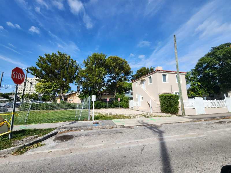 243 SW 10th Ave, Miami FL 33130