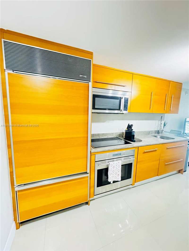 475 Brickell Ave # 808, Miami FL 33131