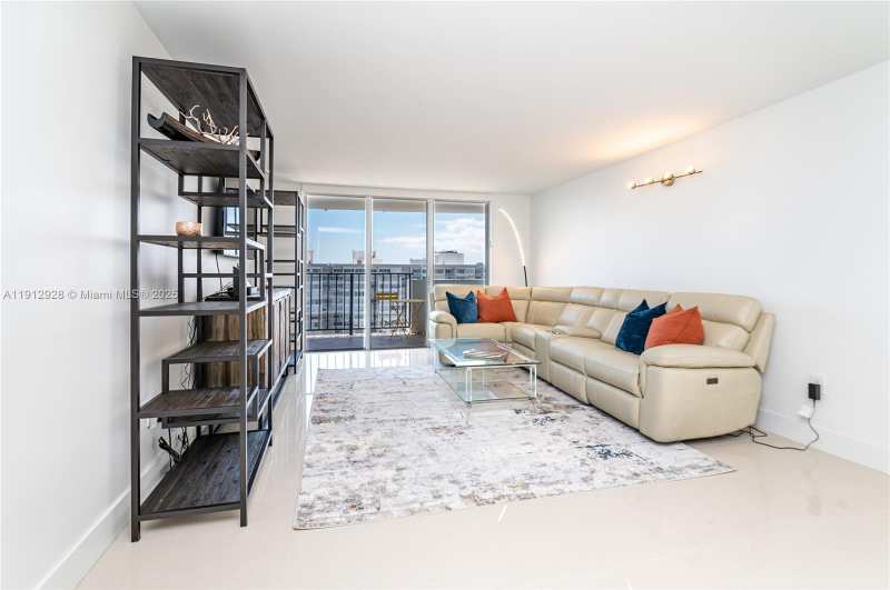 2780 NE 183rd St # 2014, Aventura FL 33160