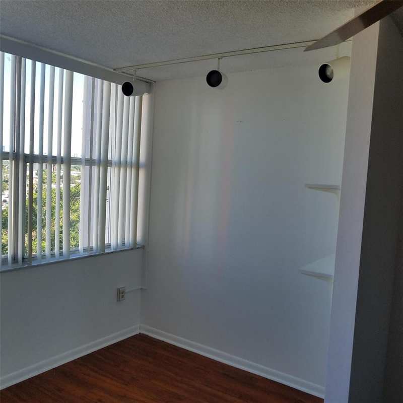 1300 NE Miami Gardens Drive # 810e, Miami FL 33179