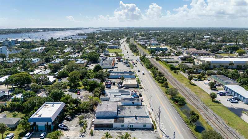 604 N Dixie Highway, Lantana FL 33462