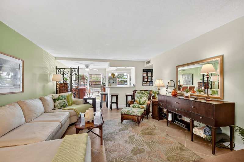 7 Golfs Edge # D, West Palm Beach FL 33417