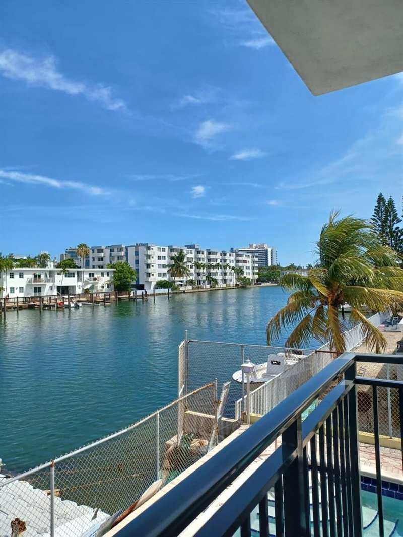 8001 N Crespi Boulevard # 2c, Miami Beach FL 33141