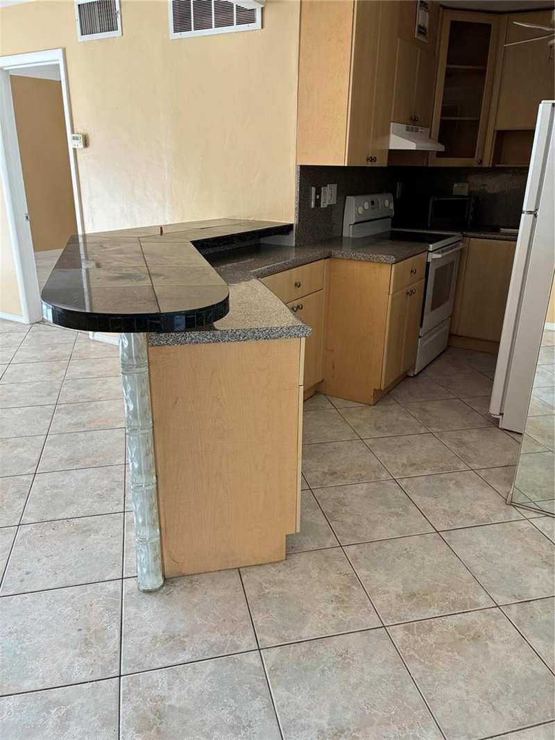 3040 NE 16th Avenue # A210, Oakland Park FL 33334