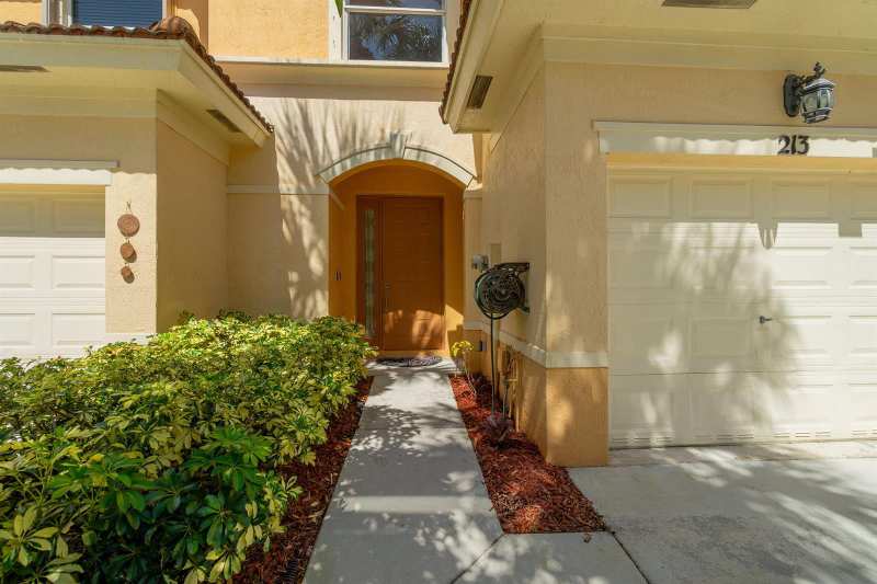 213 River Bluff Lane, Royal Palm Beach FL 33411
