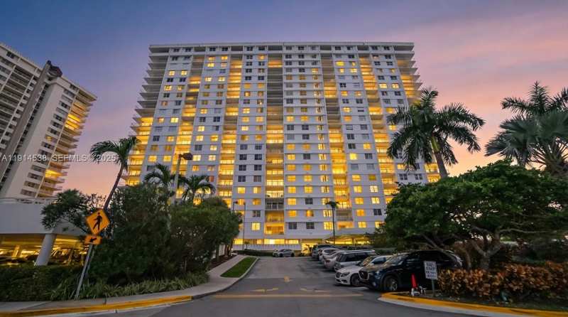 500 Bayview Dr # 125, Sunny Isles Beach FL 33160
