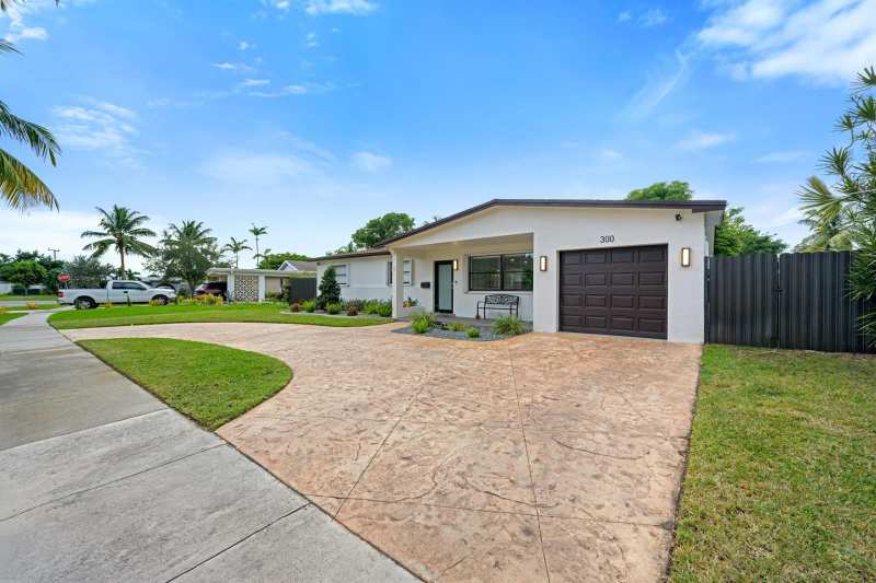 300 SW 65th Way, Pembroke Pines FL 33023
