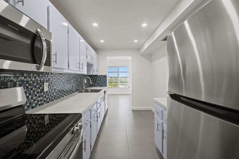 4174 Inverrary Dr # 902, Lauderhill FL 33319