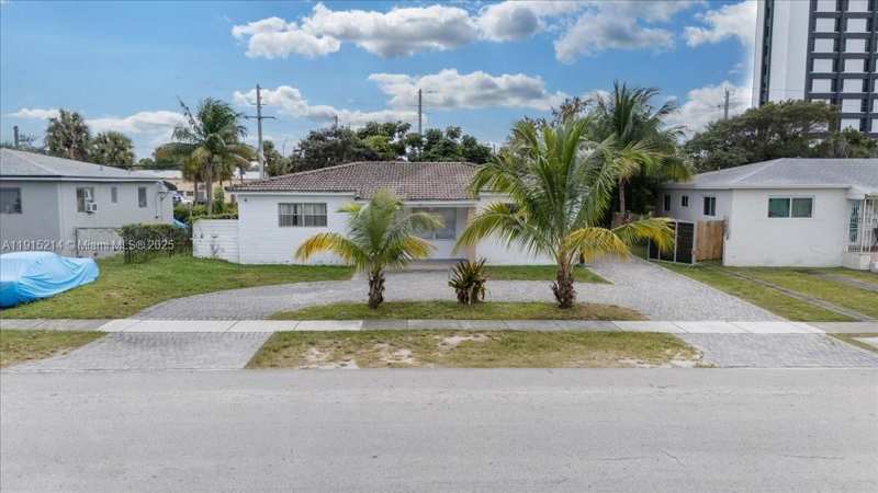 640 NE 168th St, North Miami Beach FL 33162