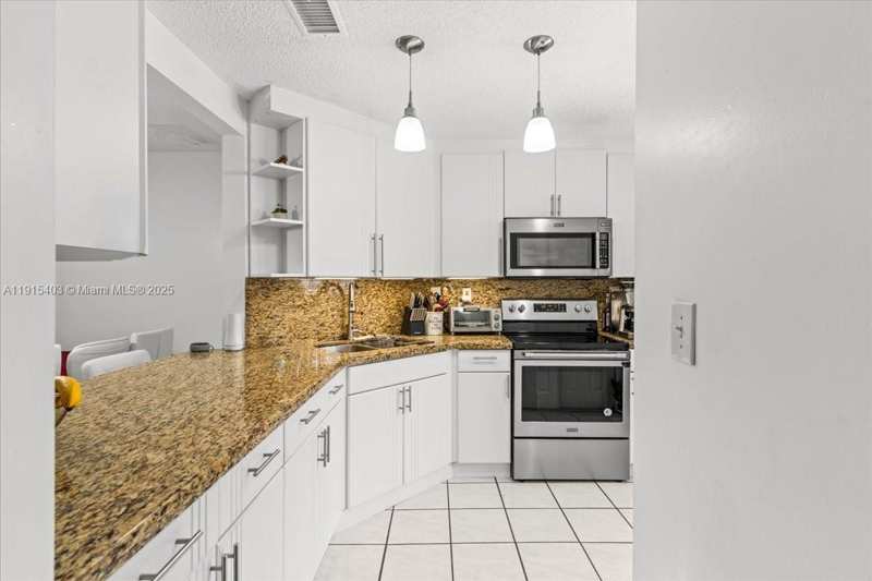10014 Hammocks Blvd # 4, Miami FL 33196