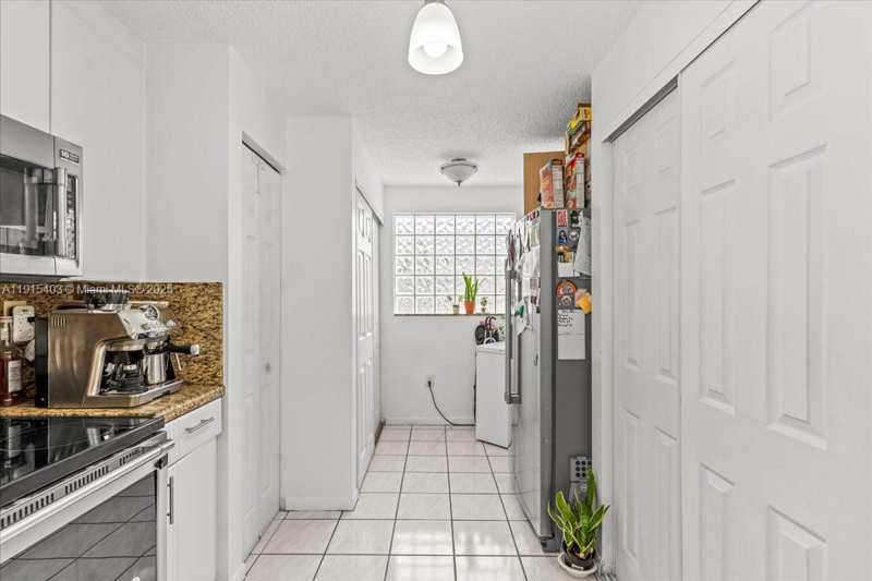 10014 Hammocks Blvd # 4, Miami FL 33196