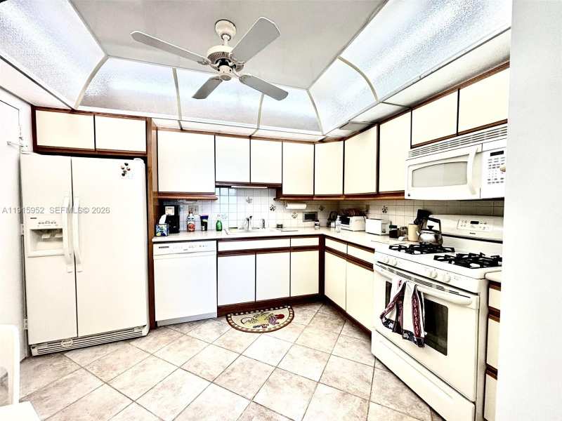 2030 S Ocean Dr # 521, Hallandale Beach FL 33009