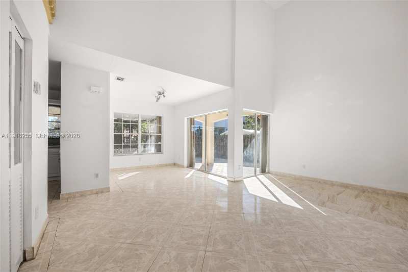 9162 SW 213th Ln, Cutler Bay FL 33189