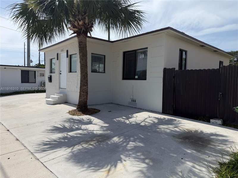 107 W Pembroke Rd, Hallandale Beach FL 33009