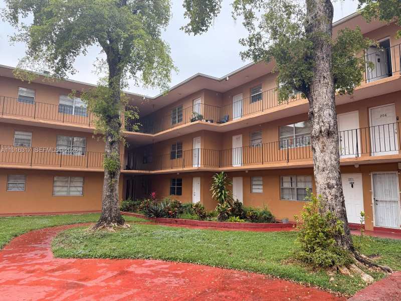 1280 W 54th St # 316b, Hialeah FL 33012
