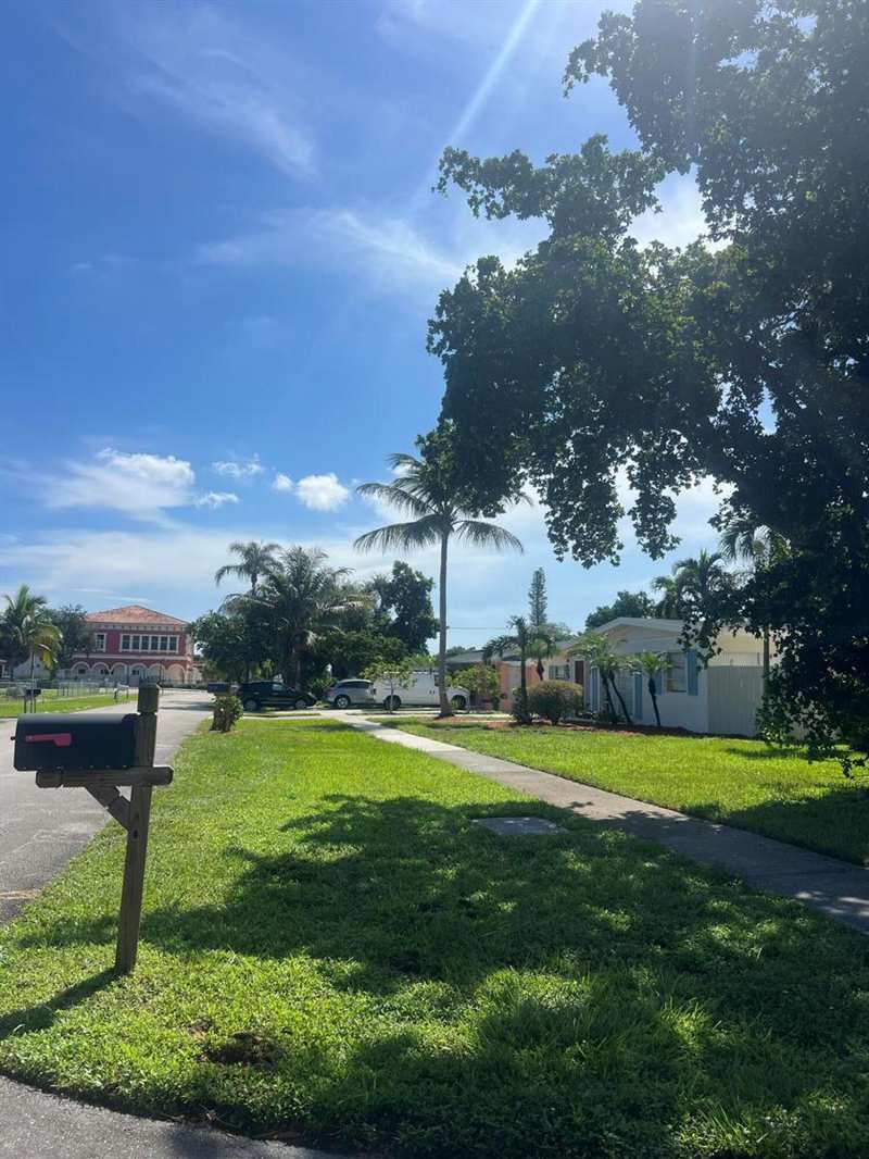 4052 Collin Drive, West Palm Beach FL 33406