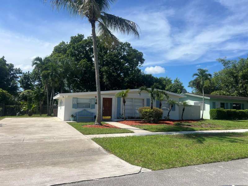 4052 Collin Drive, West Palm Beach FL 33406