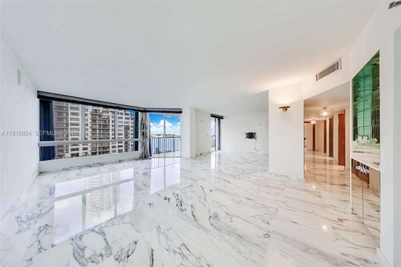 520 Brickell Key Dr # A1104, Miami FL 33131