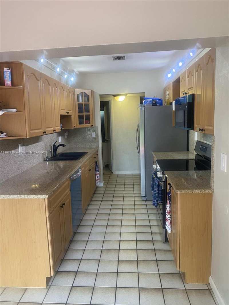 4802 Bayberry Ln, Tamarac FL 33319