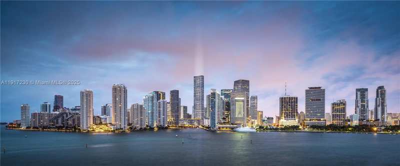 99 SE 5th St, Miami FL 33131