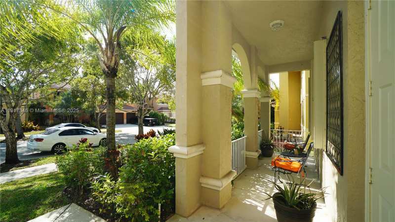 1546 Sandpiper Cir, Weston FL 33327