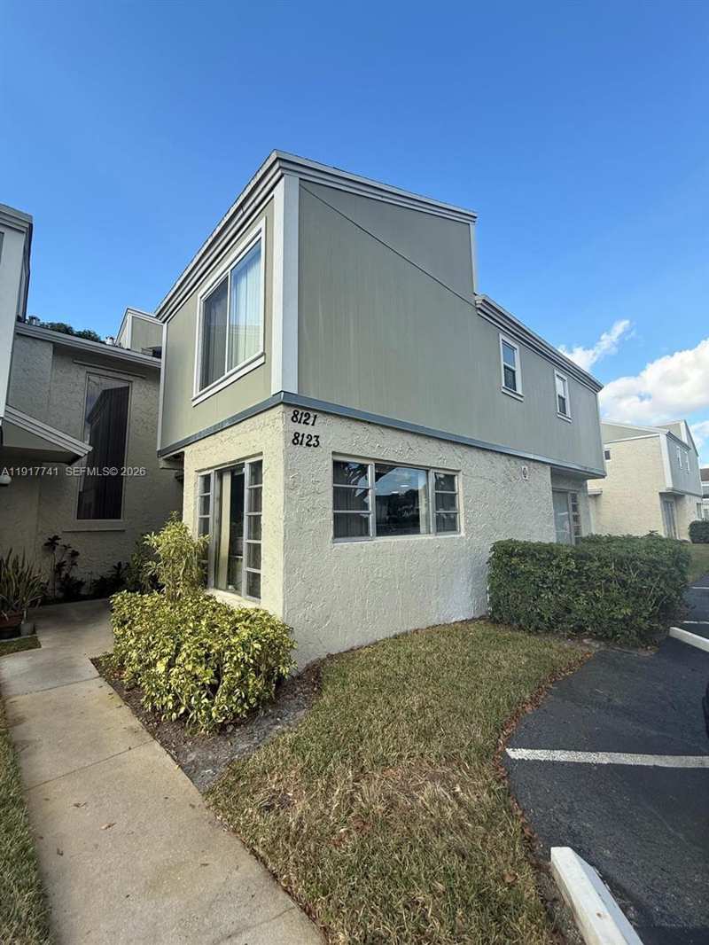 8123 Lagos De Campo Blvd # 2, Tamarac FL 33321
