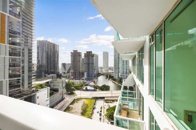41 SE 5th St # 1210, Miami FL 33131