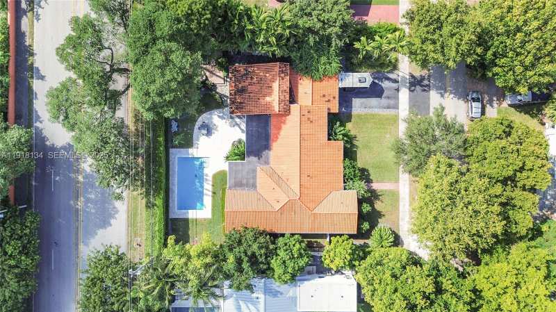 259 E Shore Dr, Miami FL 33133