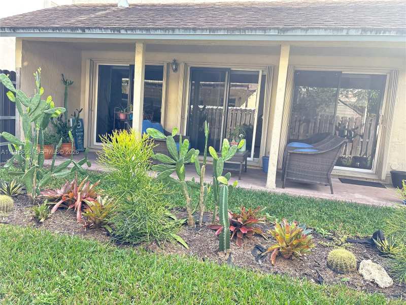 7809 NW 192nd St, Hialeah FL 33015