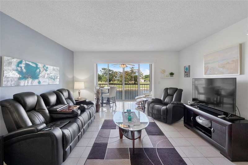 7807 Golf Circle Drive # 211, Margate FL 33063
