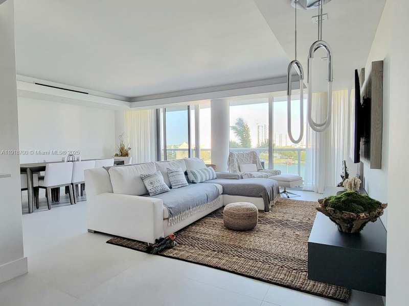 900 Bay Dr # 524, Miami Beach FL 33141