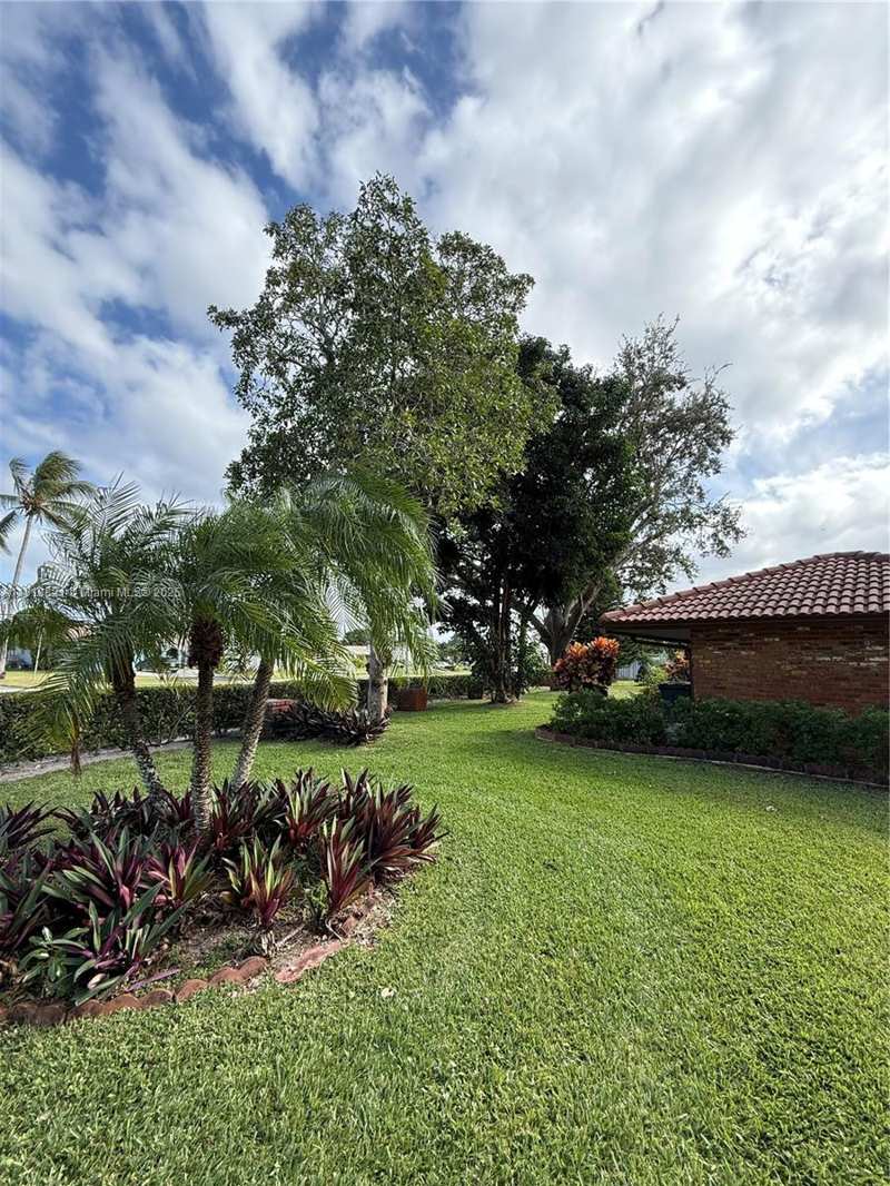 300 NW 42nd St, Boca Raton FL 33431