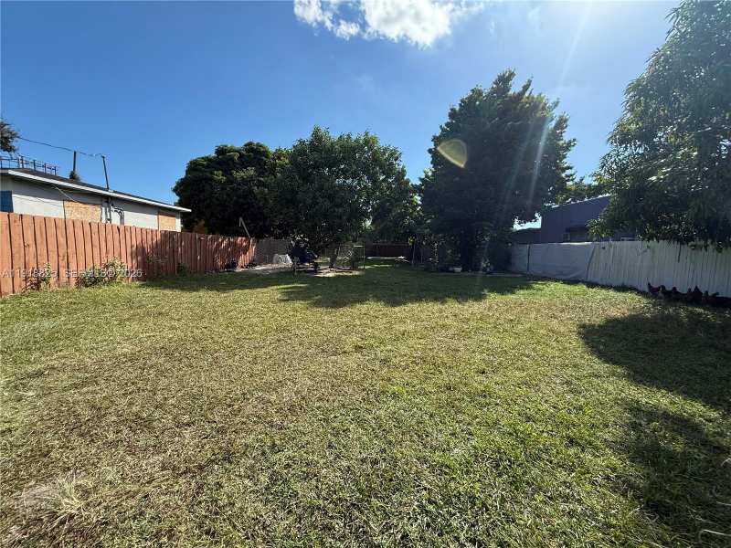1736 NW 42nd St, Miami FL 33142