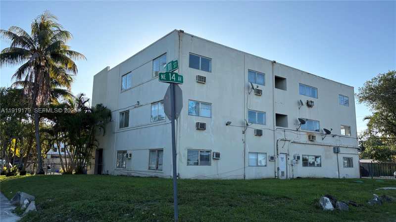 1400 NE 111th St, Miami FL 33161