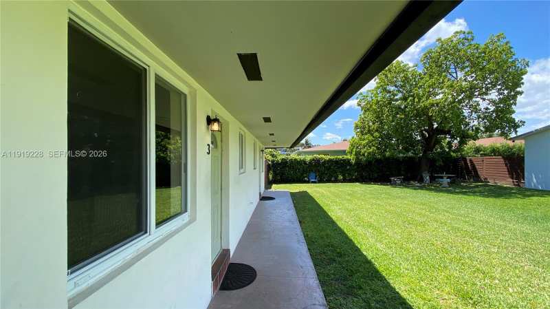 592 NE 150th St # 3, Miami FL 33161