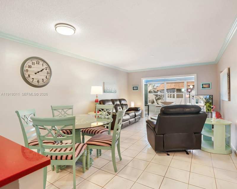 4705 NW 35th St # 616, Lauderdale Lakes FL 33319