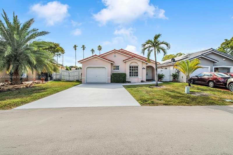 6122 NW 181st Terr Cir W, Hialeah FL 33015