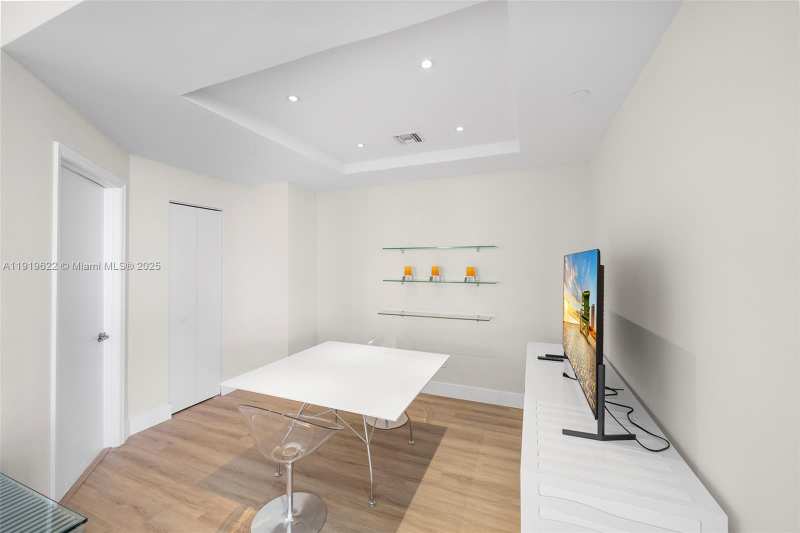4775 Collins Ave, Miami Beach FL 33140