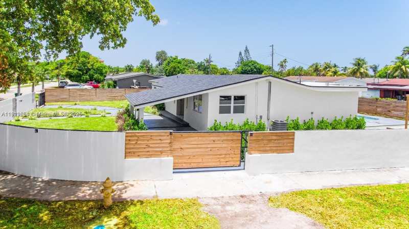 19661 NE 10th Pl, Miami FL 33179