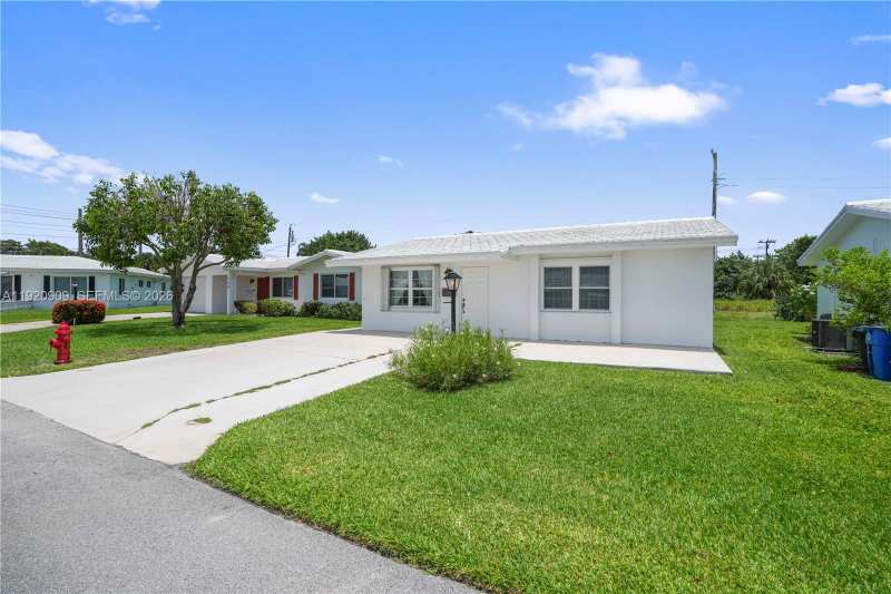 142 NW 10th Ct, Boynton Beach FL 33426