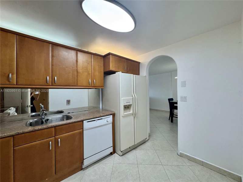 400 Kings Point Dr # 411, Sunny Isles Beach FL 33160