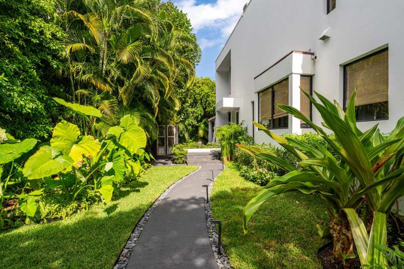423 Chilean Avenue, Palm Beach FL 33480